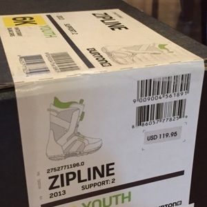 Snowboard boots
